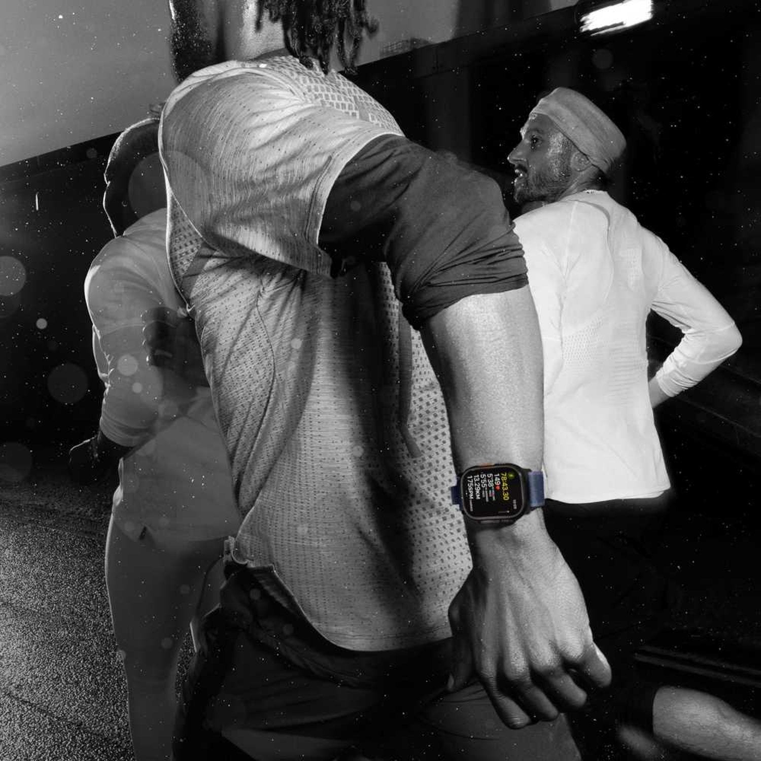 Apple Watch Ultra 2 GPS + Cellular 49mm Black Titanium Case with Black Milanese Loop – L