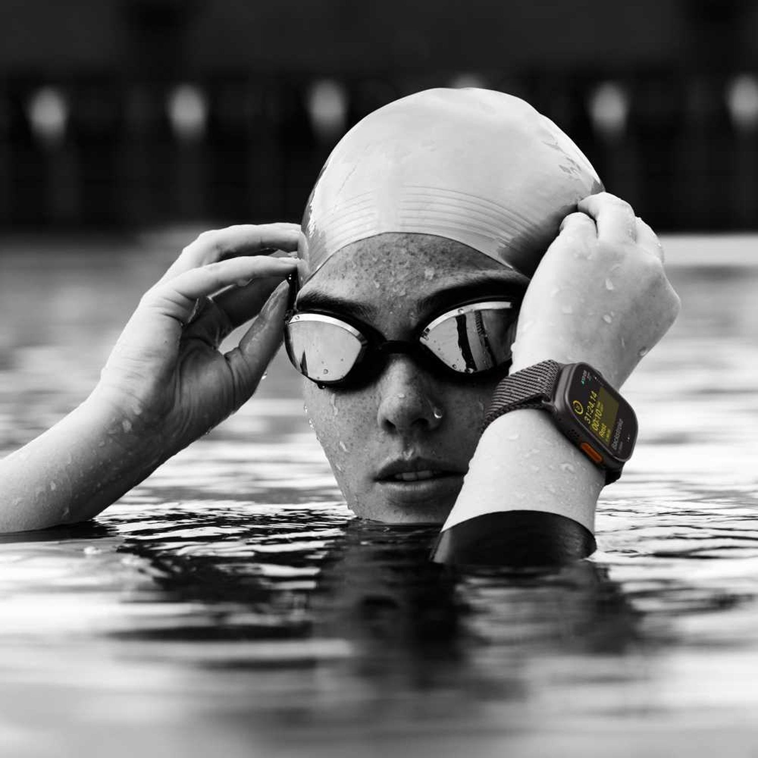 Apple Watch Ultra 2 GPS + Cellular 49mm Black Titanium Case with Black Milanese Loop – L