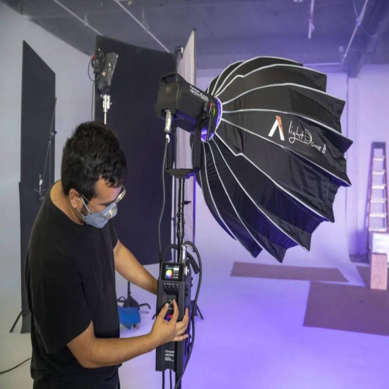 Aputure LS 600C PRO 600W Output RGBWW Full-Color Light 15 Built-In Lighting FX, Comes with a Hyper Reflector