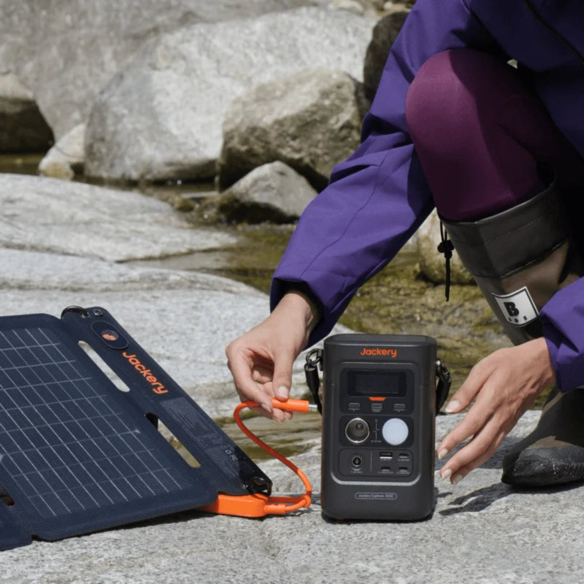 Jackery Explorer 300D portable power station 288 Wh / 300 W